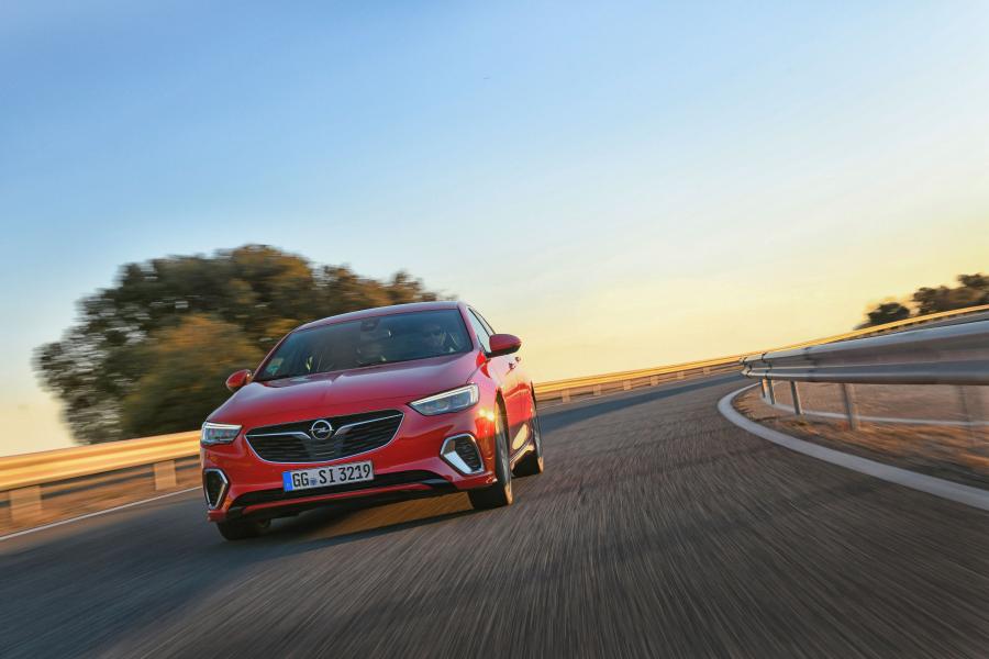  Opel Insignia GSi 2017 года  (фото 41 из 45)